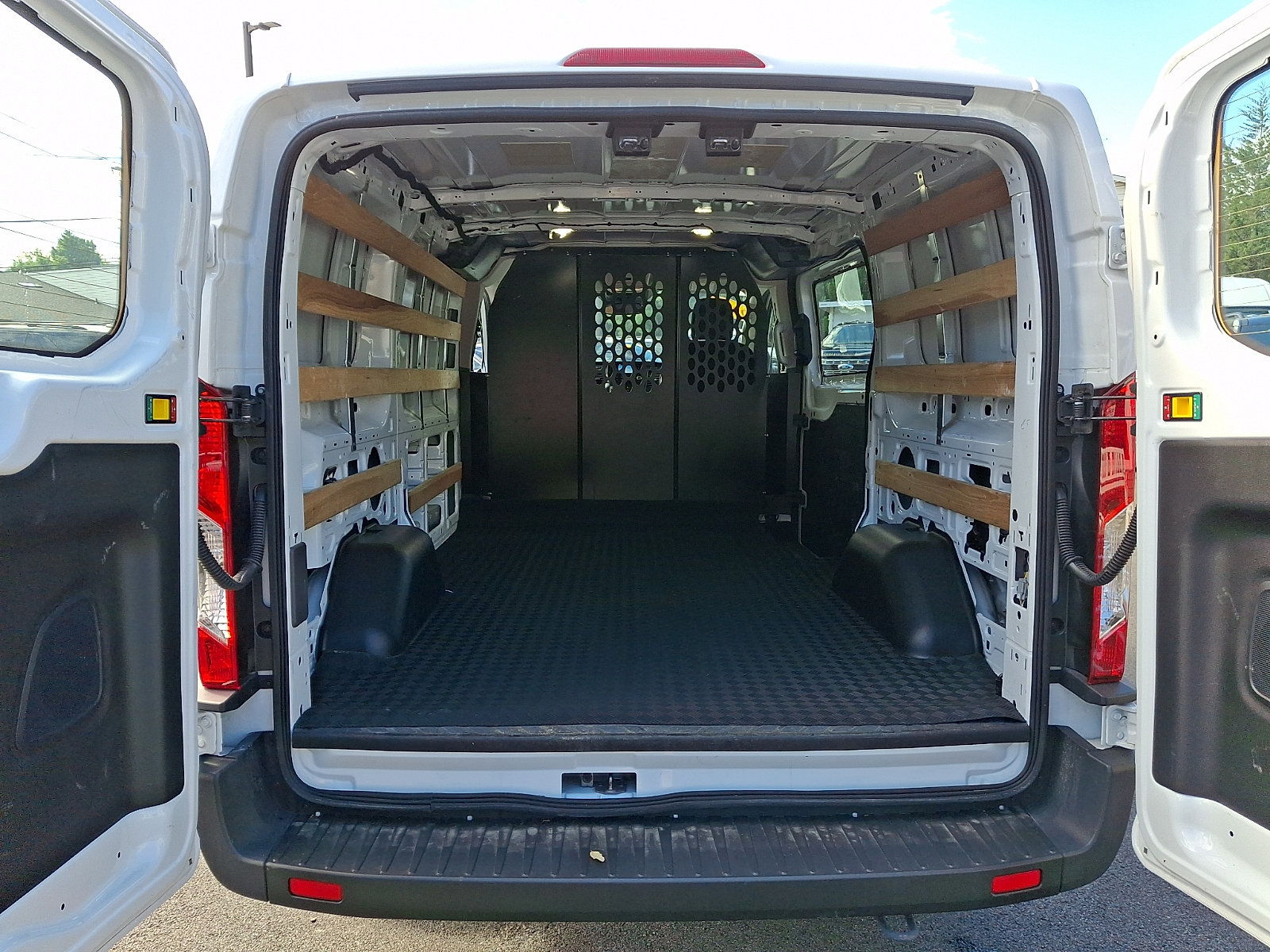 Certified 2025 Ford Transit 250 Low Roof w/ Exterior Upgrade Package RWD image 27