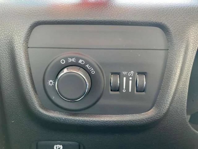 Used 2023 Jeep Grand Cherokee Laredo AWD/4WD image 9