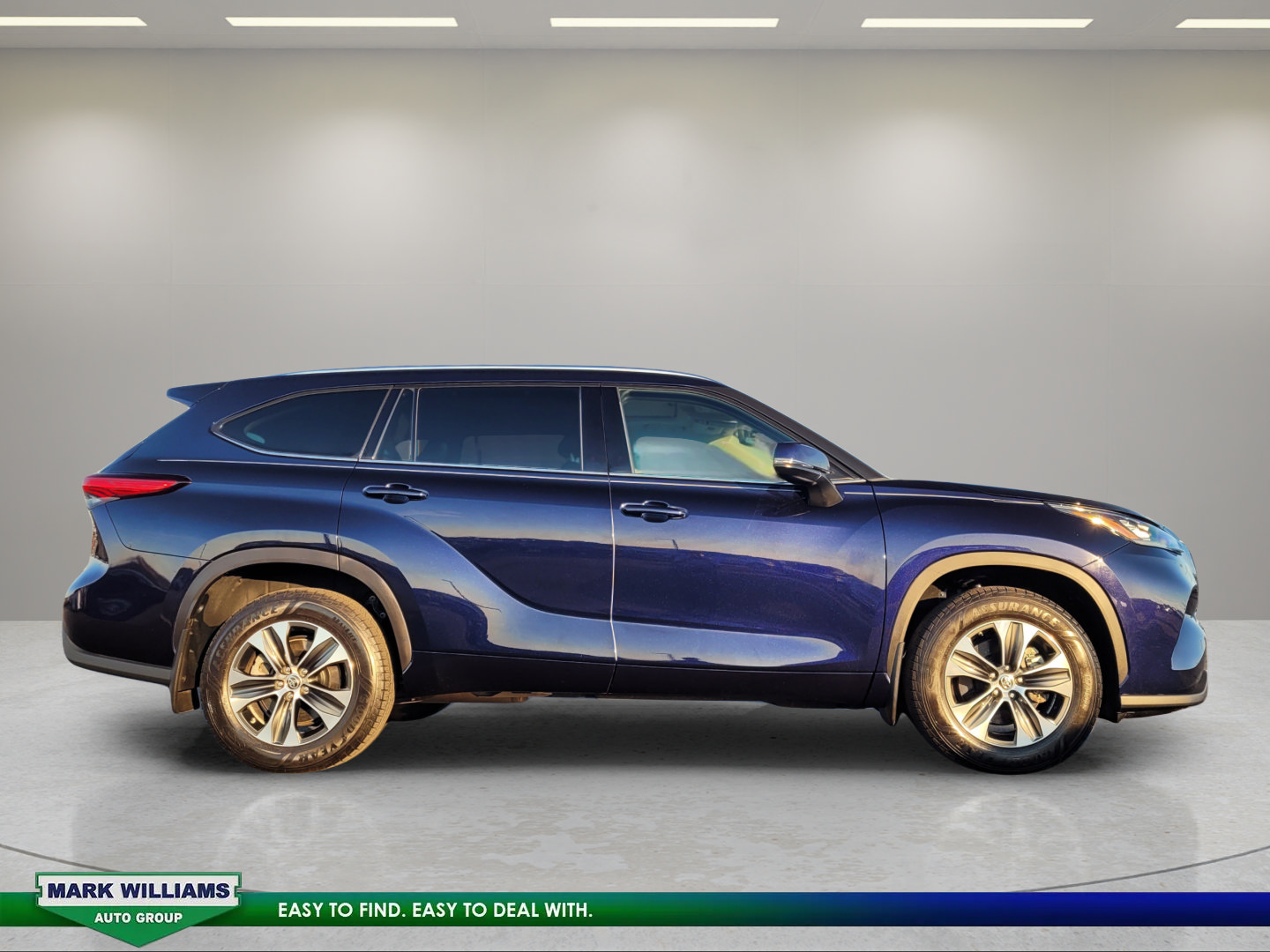 Used 2020 Toyota Highlander XLE AWD/4WD image 2