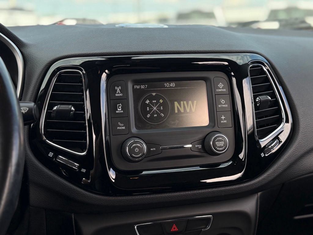 Used 2018 Jeep Compass Latitude AWD/4WD image 19