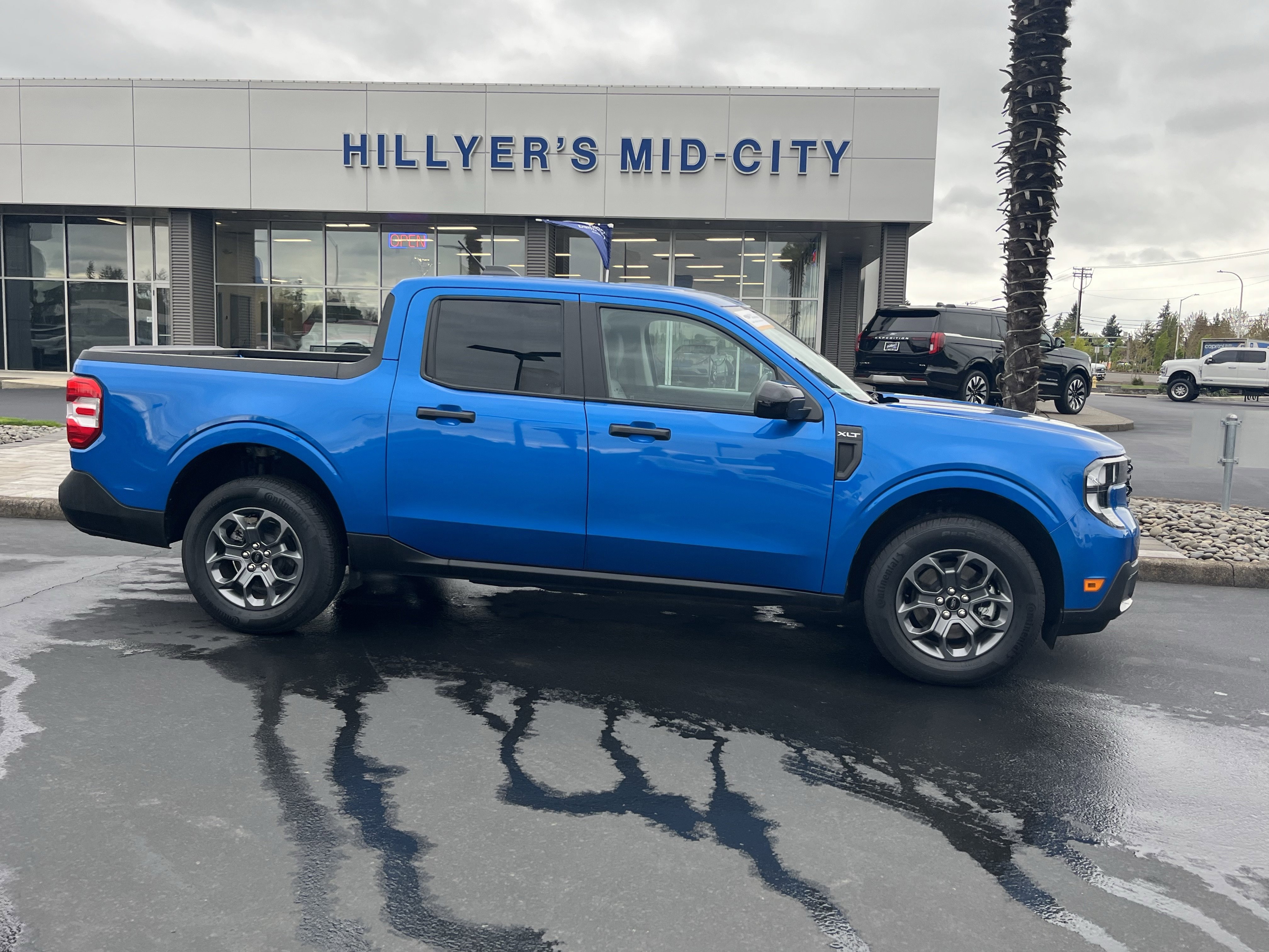 Certified 2025 Ford Maverick XLT w/ Equipment Group 301A AWD/4WD image 2