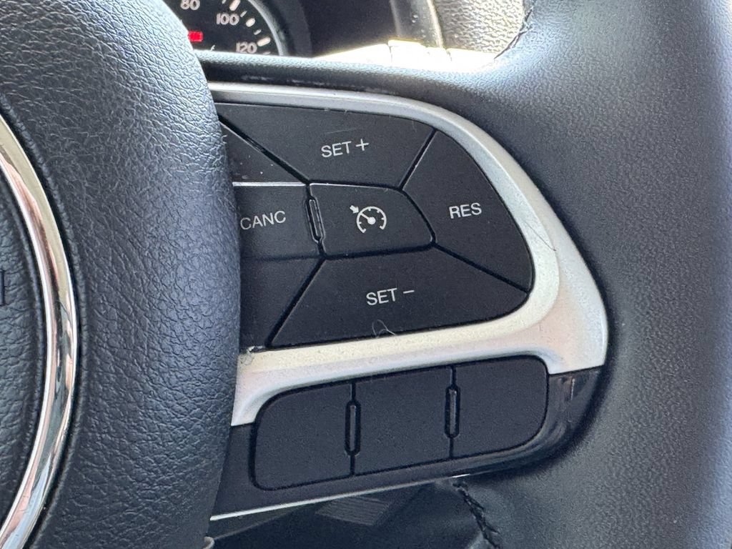 Used 2019 Jeep Renegade Latitude AWD/4WD image 19