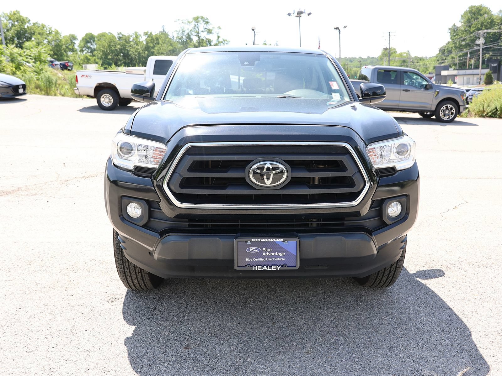 Used 2021 Toyota Tacoma SR5 AWD/4WD image 2