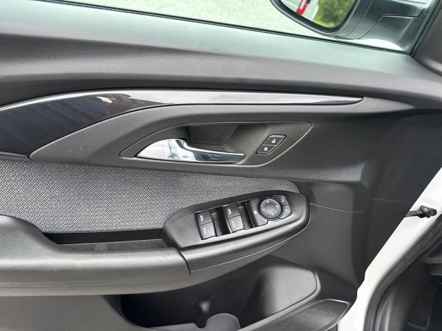 Used 2023 Chevrolet TrailBlazer LT FWD image 17