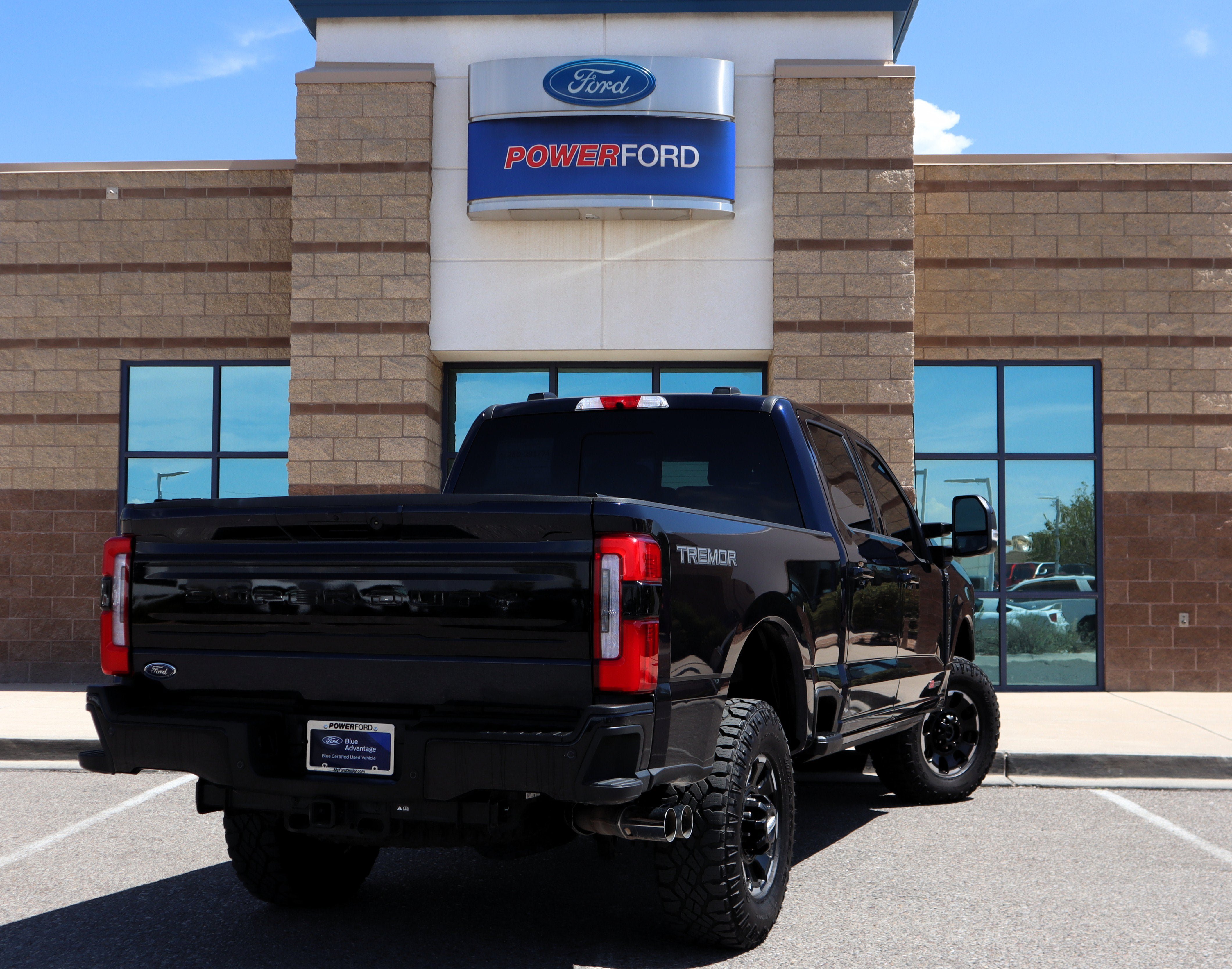 Certified 2025 Ford F250 Platinum w/ Tremor Off-Road Package AWD/4WD image 6