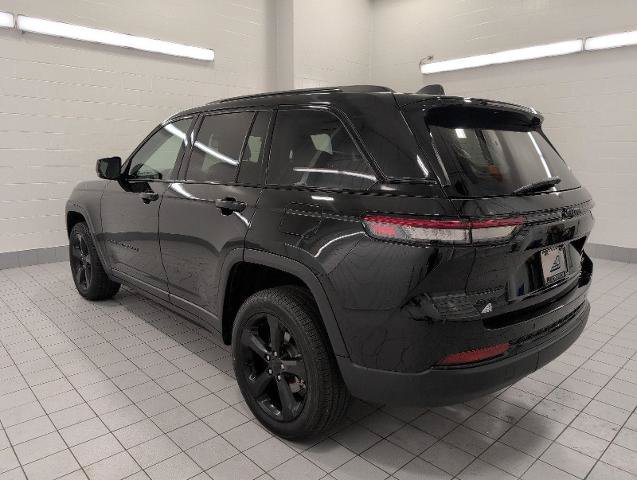 Used 2023 Jeep Grand Cherokee Limited w/ Black Appearance Package AWD/4WD image 21