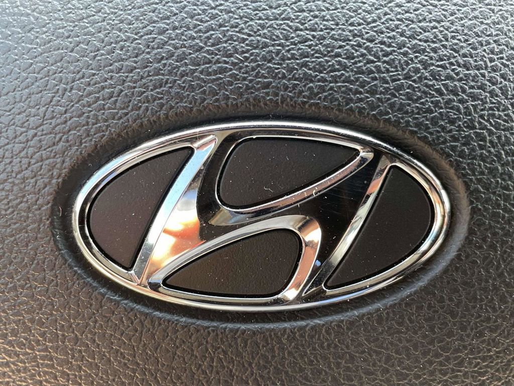Used 2023 Hyundai Santa Fe SEL image 29