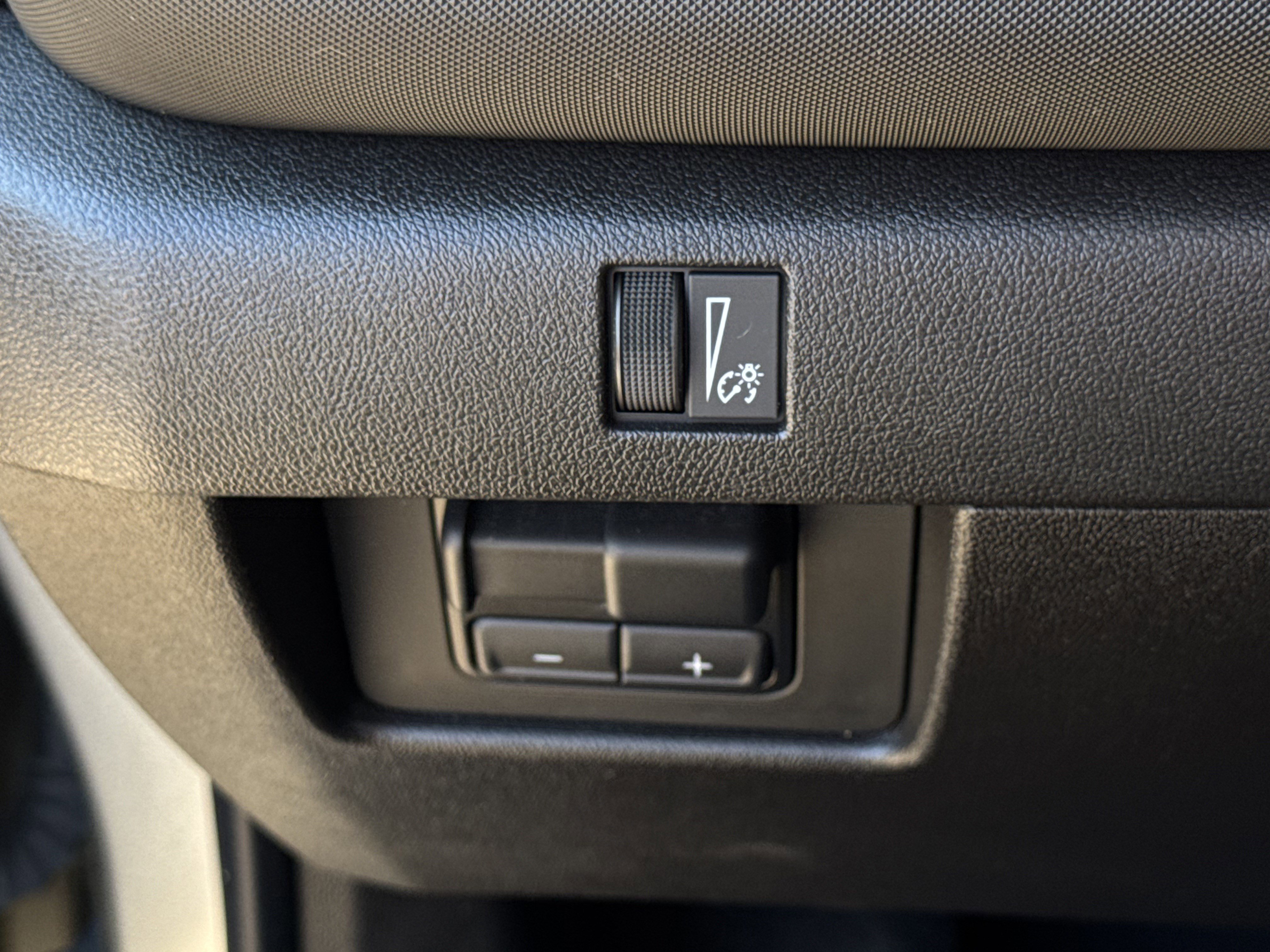 Used 2024 Chevrolet Colorado Z71 w/ Z71 Convenience Package 2 image 23