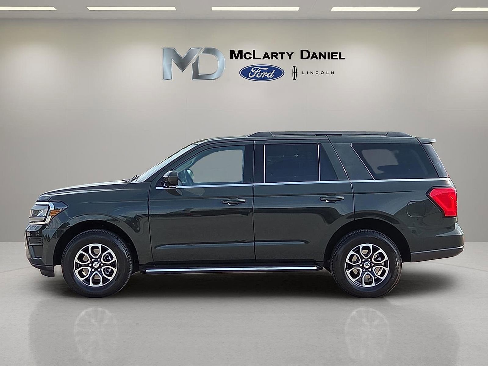 Certified 2023 Ford Expedition XLT AWD/4WD image 3