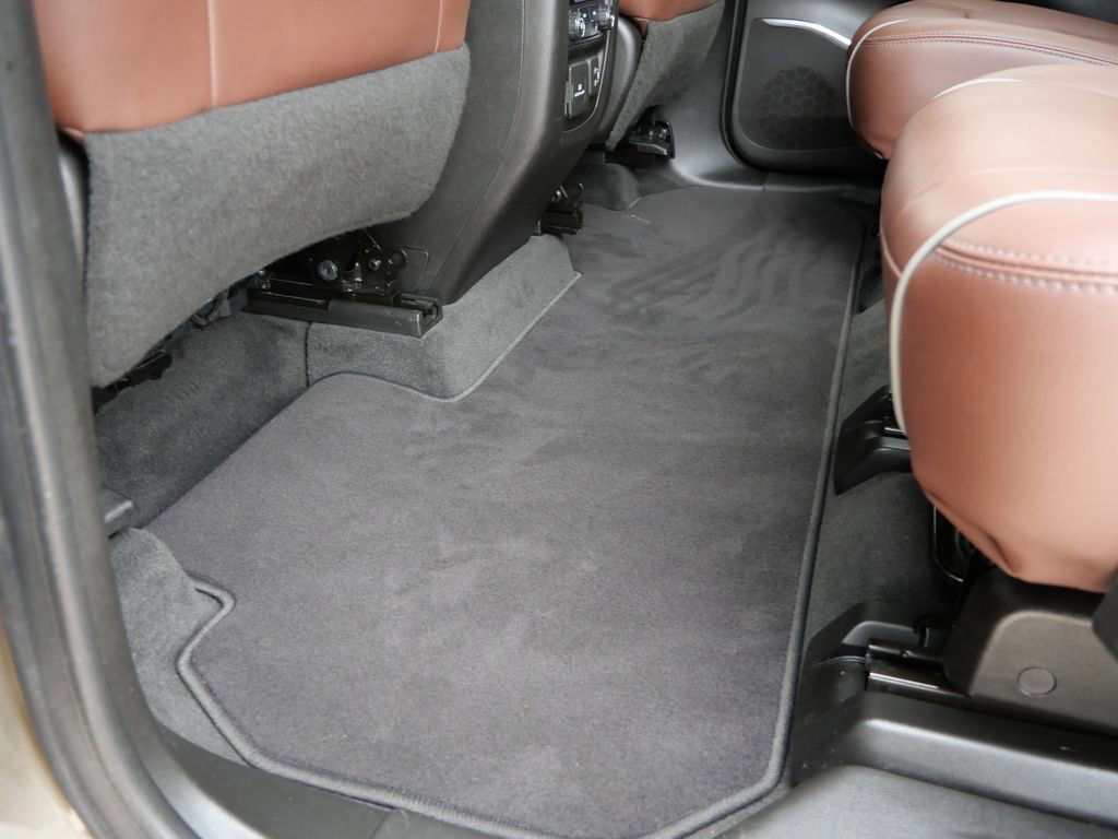 Used 2020 Buick Enclave Avenir w/ Avenir Technology Package FWD image 14