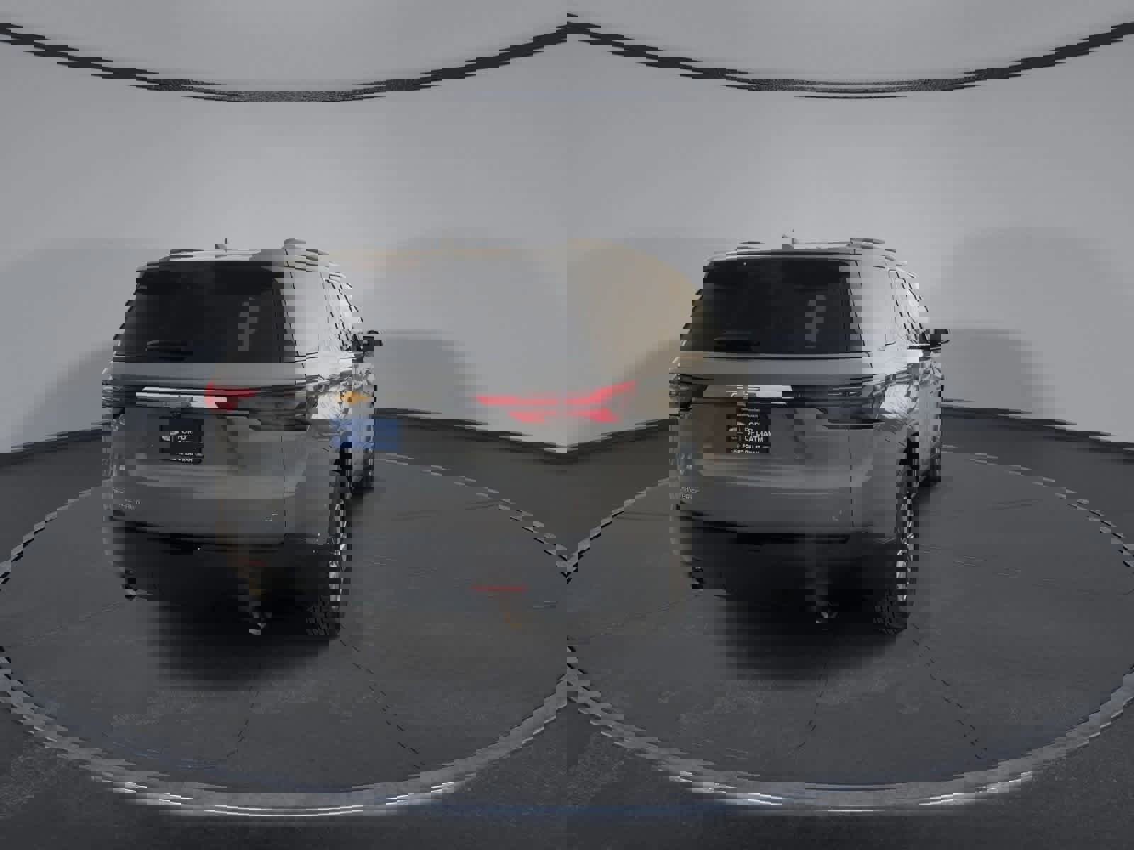 Used 2023 Chevrolet Traverse LT image 3