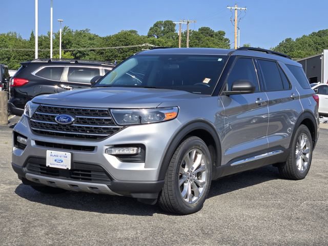 Certified 2024 Ford Explorer XLT w/ Equipment Group 202A RWD image 3
