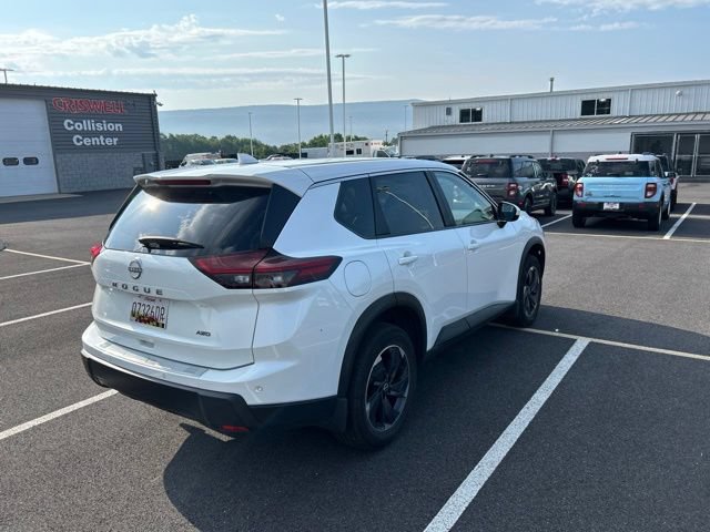 Used 2025 Nissan Rogue SV AWD/4WD image 5