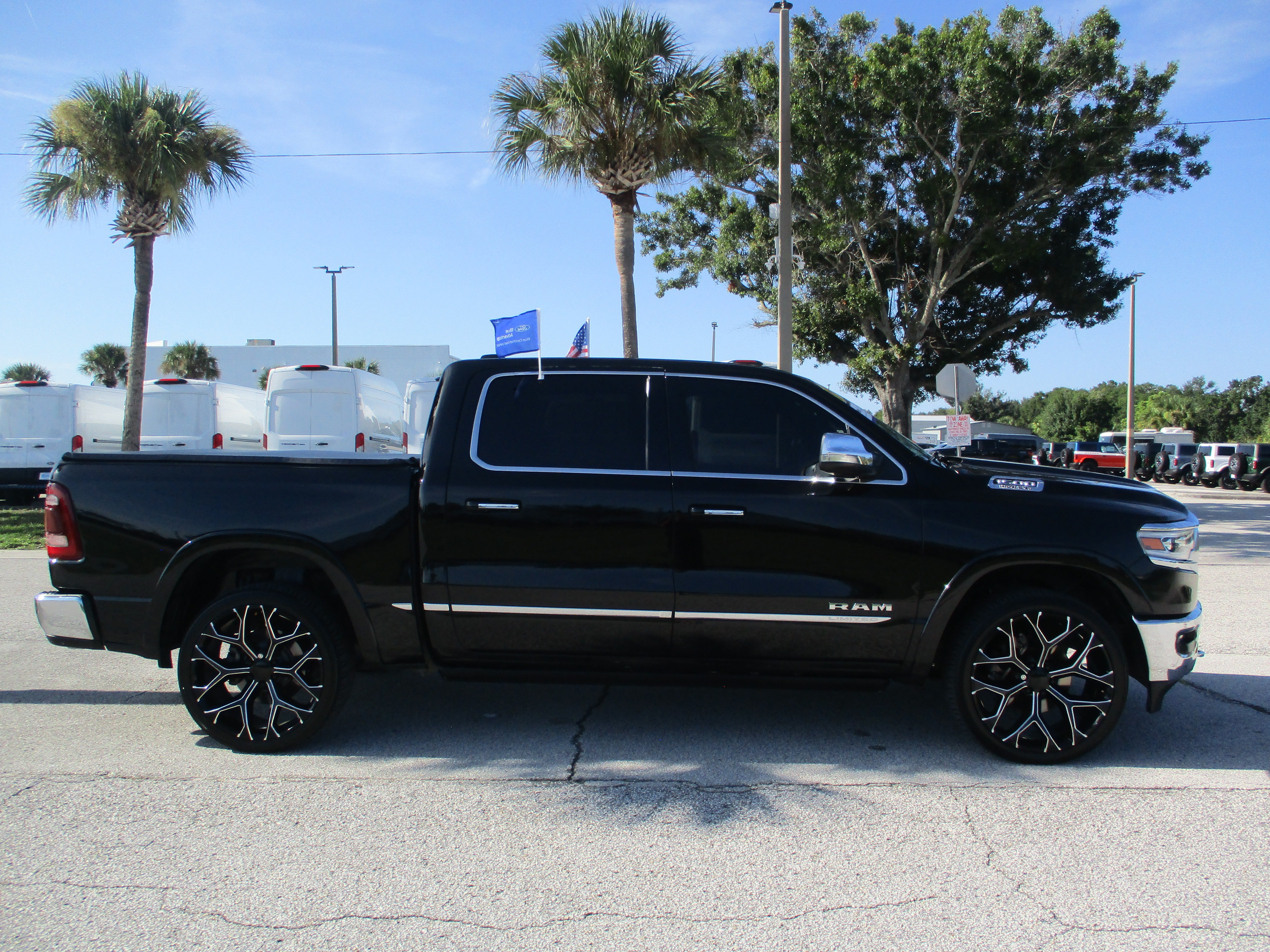 Used 2019 RAM 1500 Limited AWD/4WD image 8