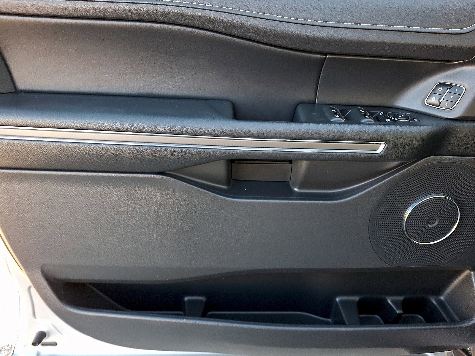 Certified 2023 Ford Expedition Max XLT image 11