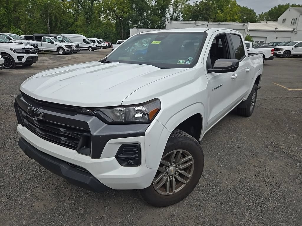 Used 2023 Chevrolet Colorado LT w/ LT Convenience Package II AWD/4WD image 3