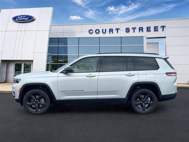 Used 2025 Jeep Grand Cherokee L Altitude AWD/4WD image 8