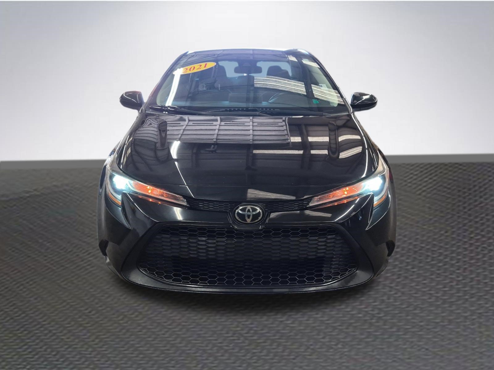 Used 2021 Toyota Corolla LE FWD image 3