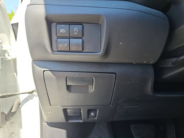 Used 2024 Toyota Highlander LE FWD image 32