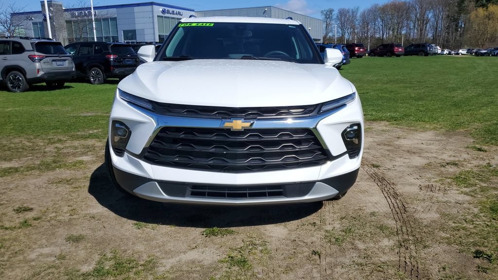 Used 2024 Chevrolet Blazer LT w/ Convenience Package AWD/4WD image 2
