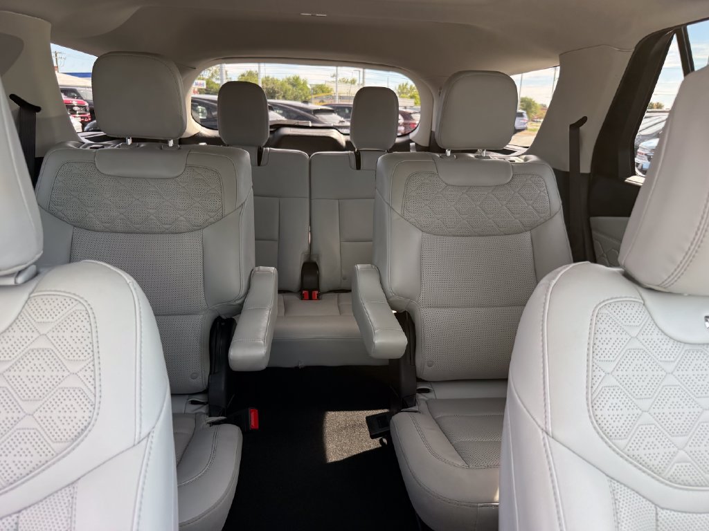 Certified 2025 Ford Explorer Platinum w/ LUX Leather Package AWD/4WD image 19