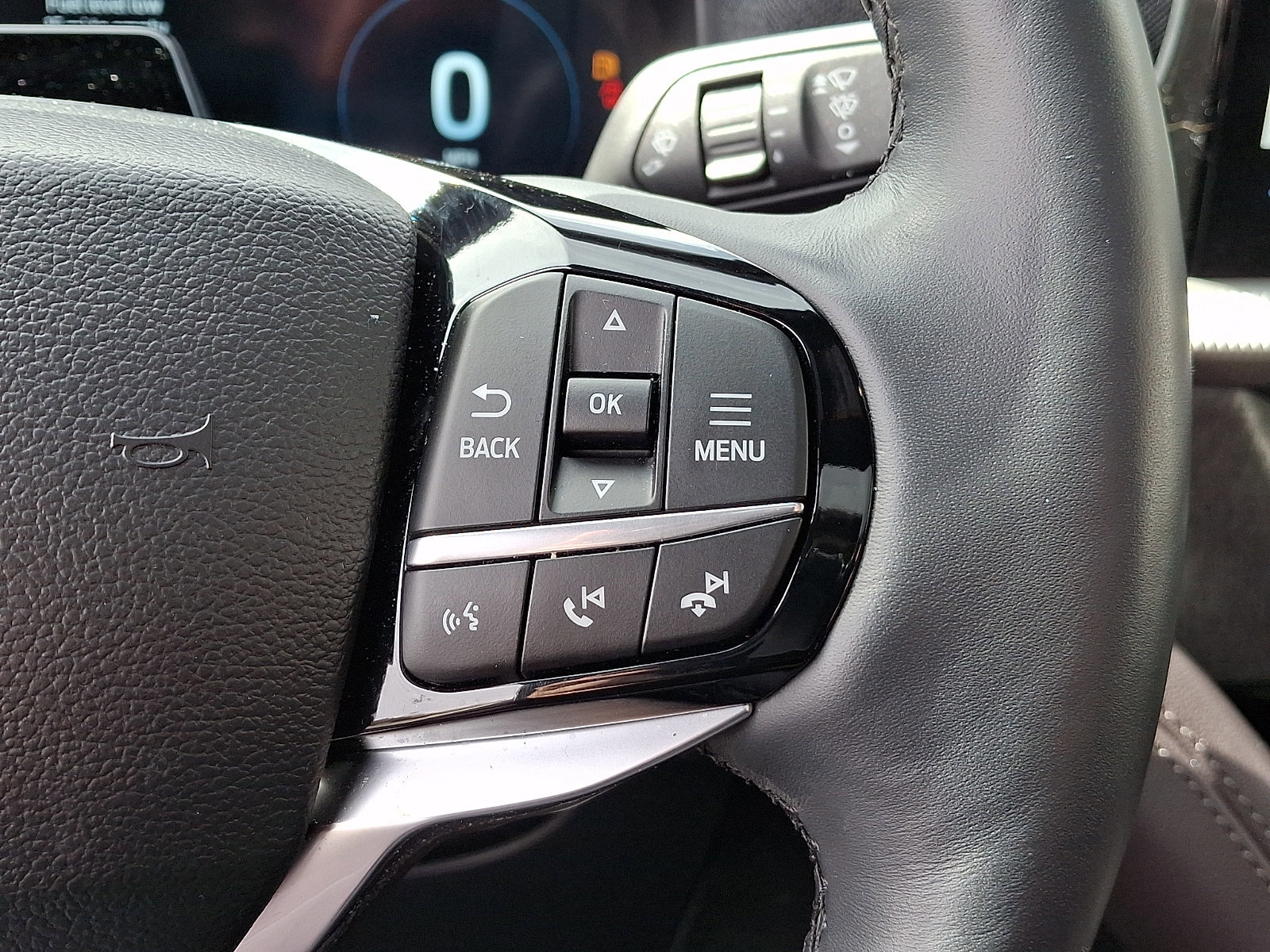 Certified 2025 Ford Explorer Platinum w/ LUX Leather Package image 24