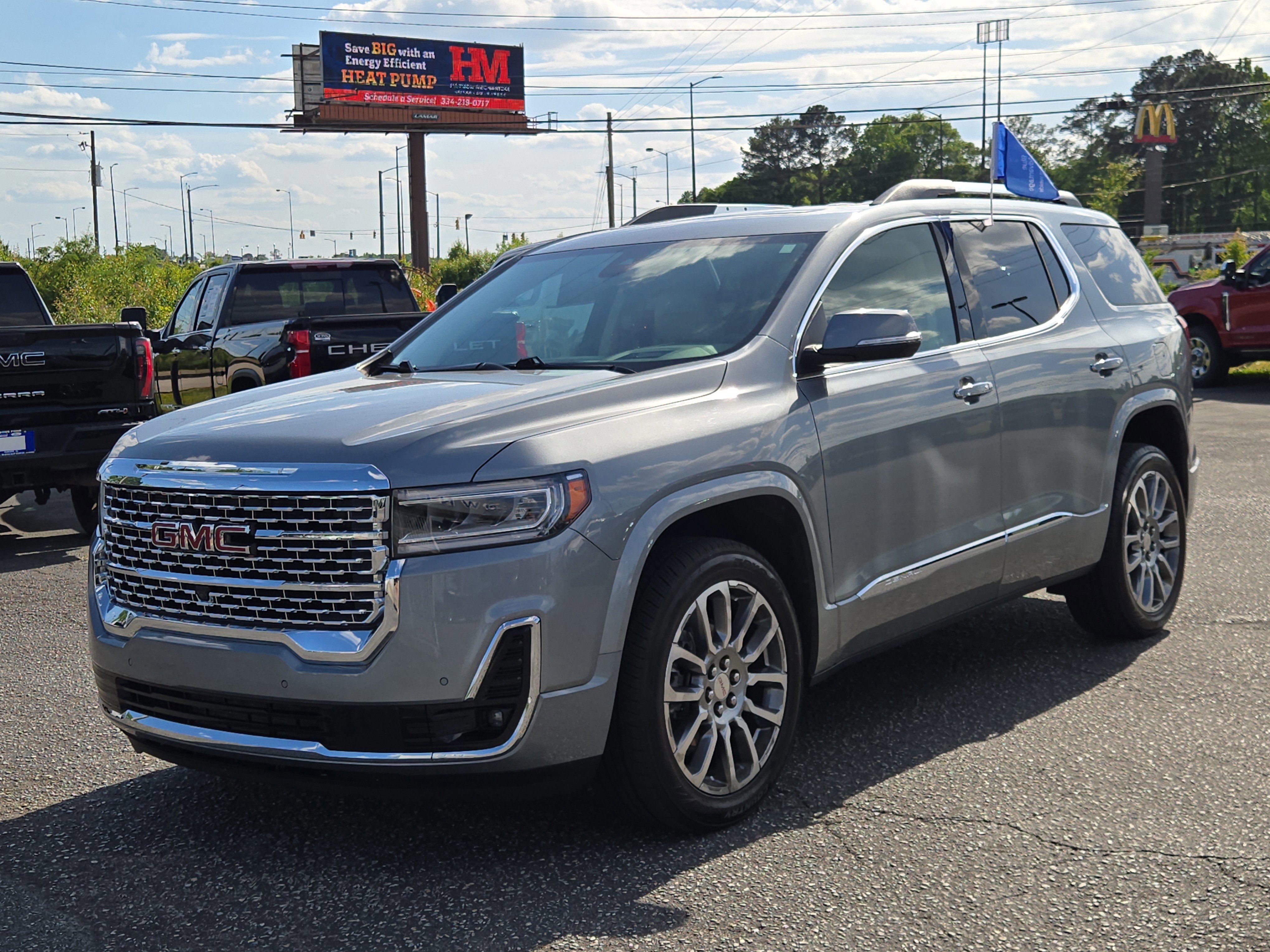 Used 2023 GMC Acadia Denali w/ Denali Technology Package FWD image 10