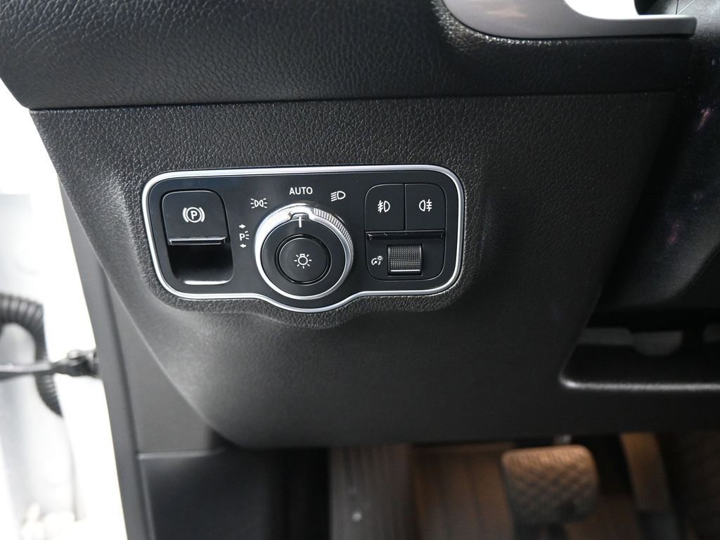 Used 2021 Mercedes-Benz GLB 250 image 12