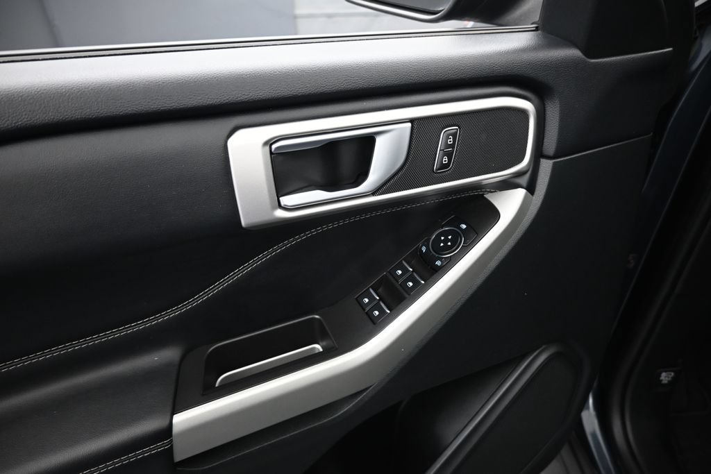 Certified 2023 Ford Explorer XLT RWD image 13
