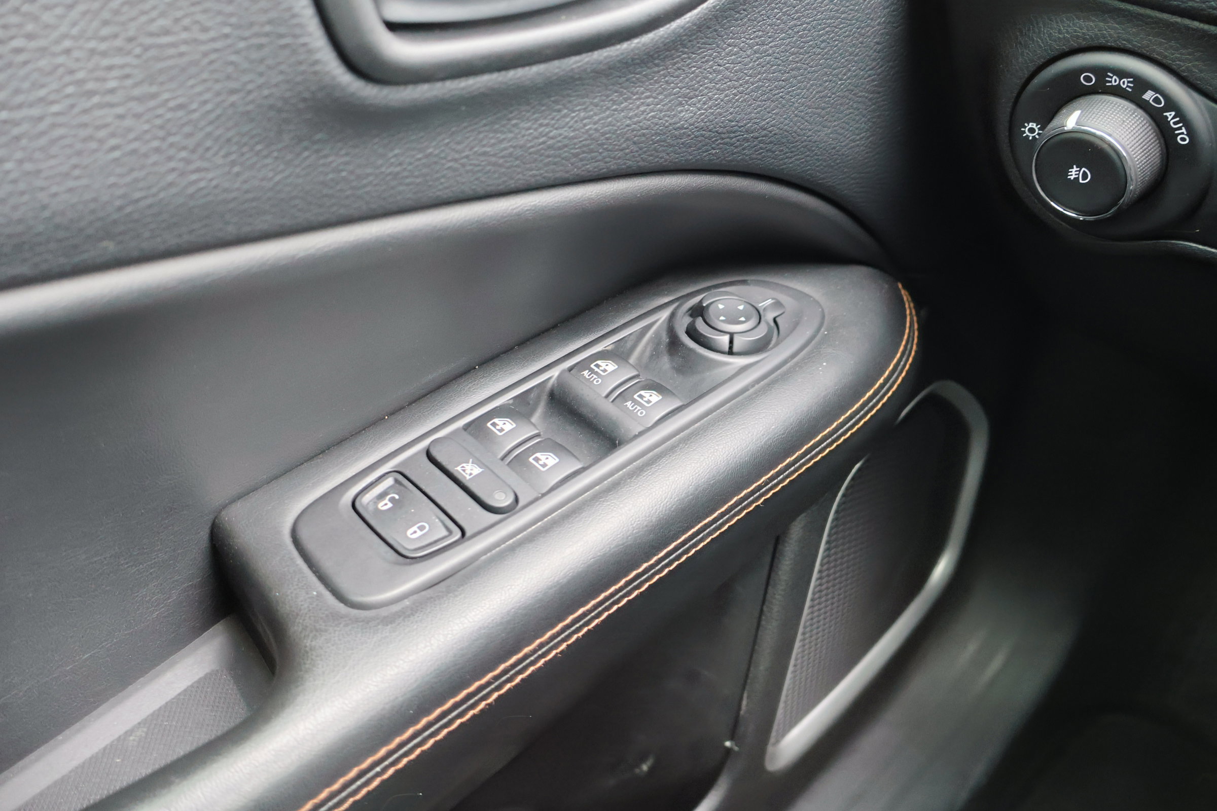 Used 2018 Jeep Compass Limited w/ Navigation Group image 19