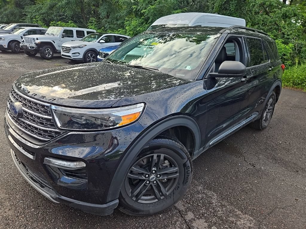 Certified 2021 Ford Explorer XLT w/ Equipment Group 202A AWD/4WD image 3