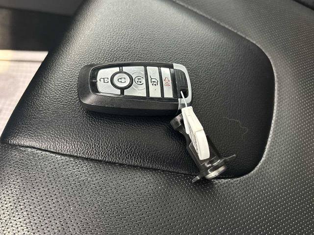 Certified 2022 Ford Edge Titanium w/ Equipment Group 301A AWD/4WD image 9