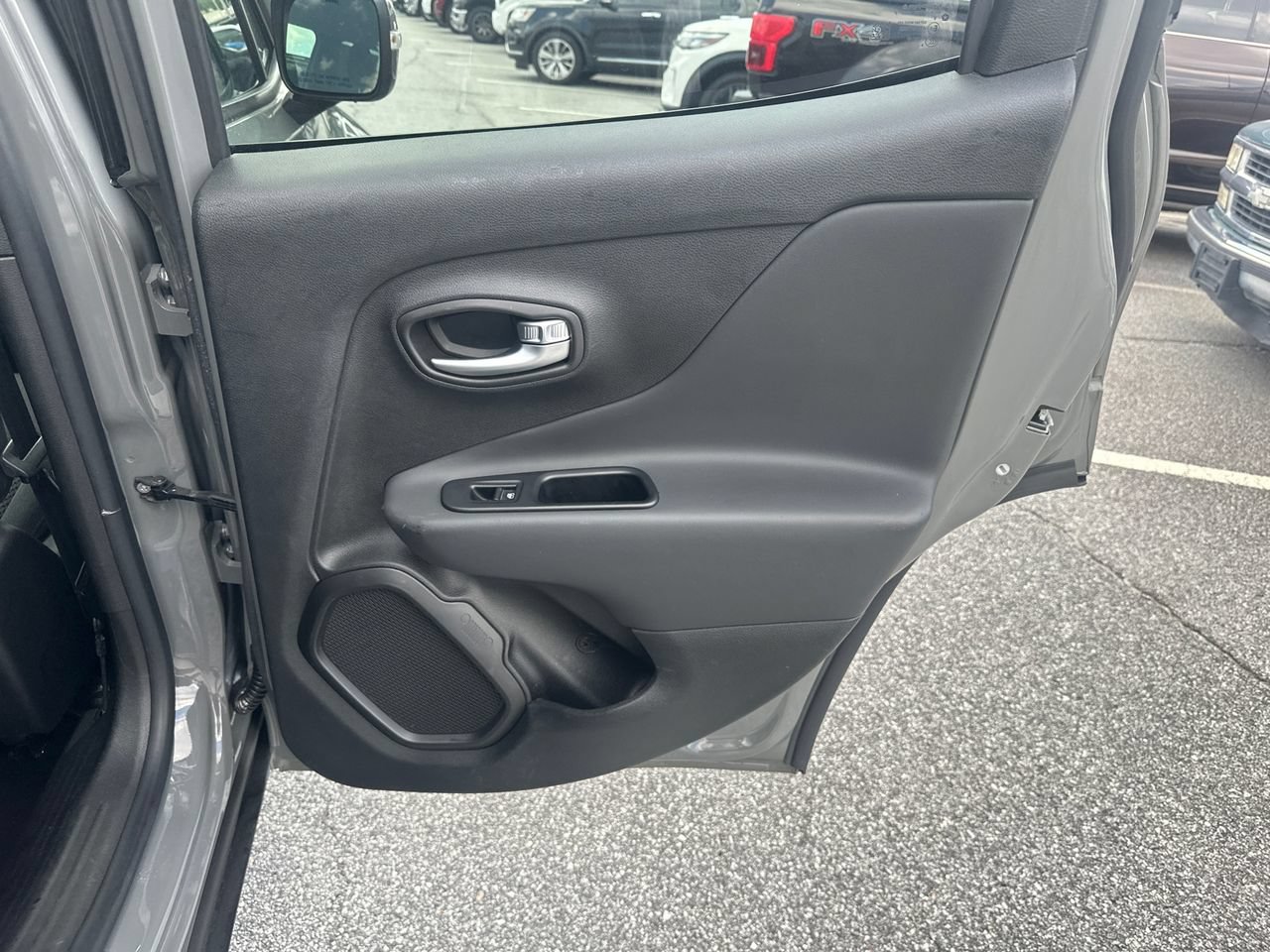 Used 2020 Jeep Renegade Altitude FWD image 16