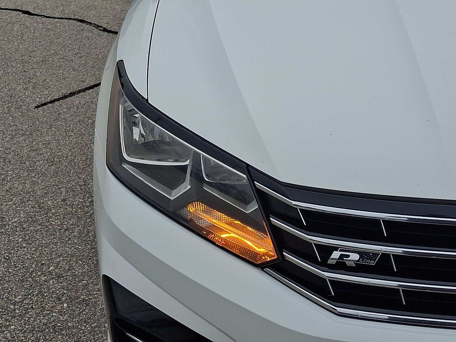 Used 2017 Volkswagen Passat 1.8T R-Line FWD image 8