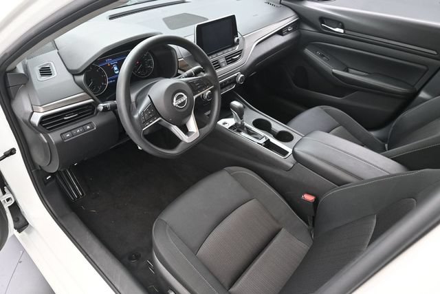 Used 2025 Nissan Altima 2.5 SV FWD image 11