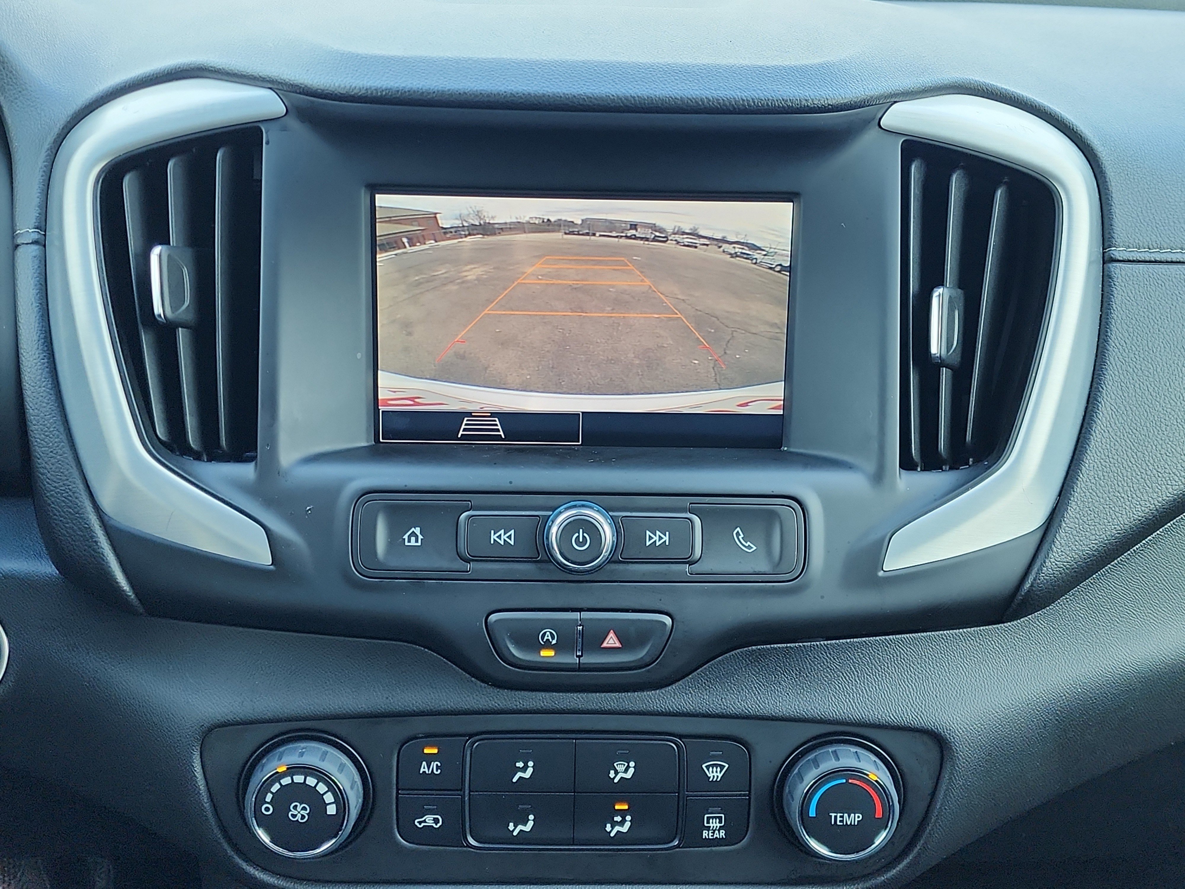 Used 2024 GMC Terrain SLE image 23