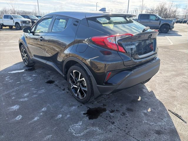 Used 2020 Toyota C-HR XLE video 2