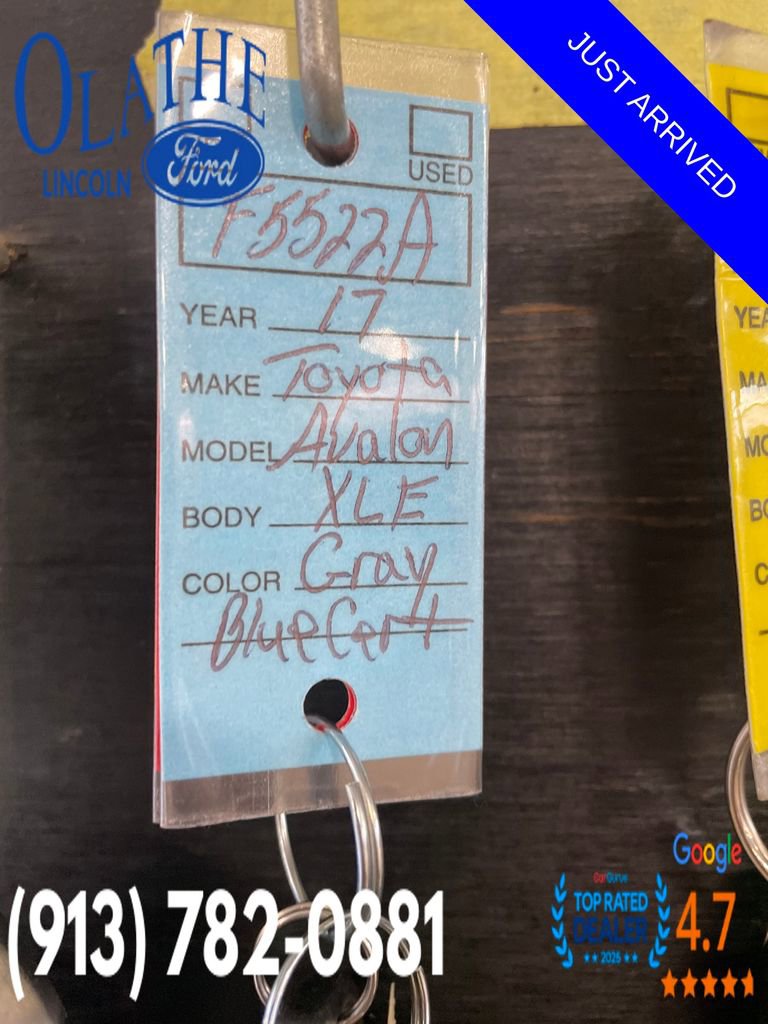 Used 2017 Toyota Avalon Touring image 2