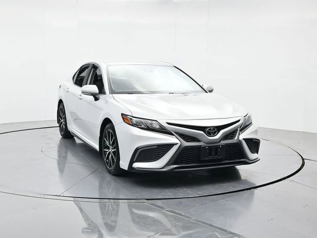 Used 2024 Toyota Camry SE w/ Convenience Package FWD image 4