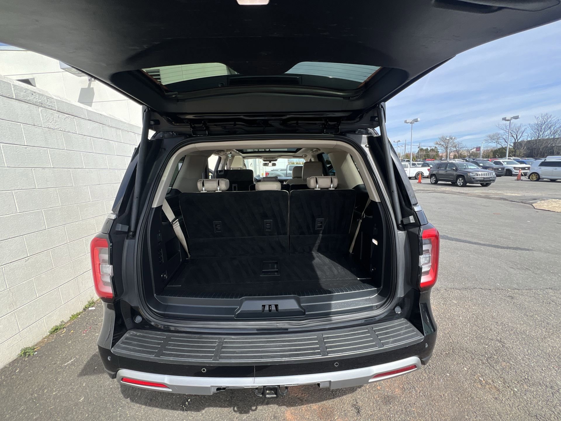 Certified 2024 Ford Expedition Limited image 27