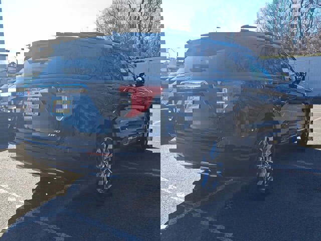 Certified 2022 Ford Explorer XLT w/ Equipment Group 202A image 9