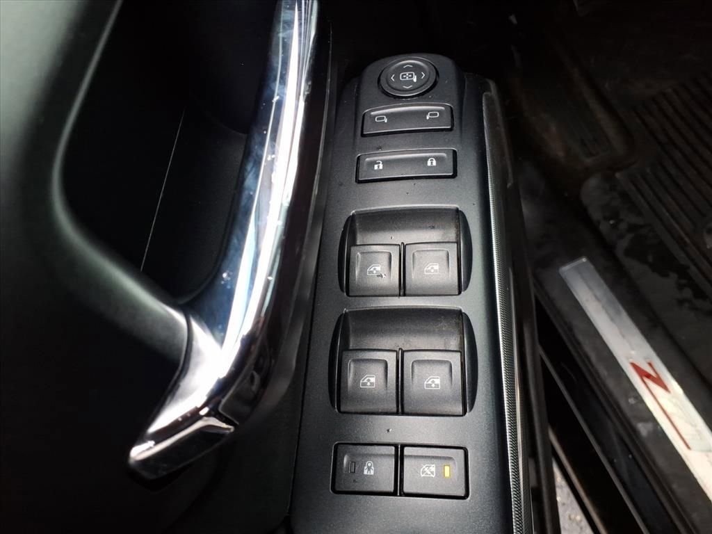 Used 2017 Chevrolet Silverado 1500 LT w/ Midnight Edition image 16