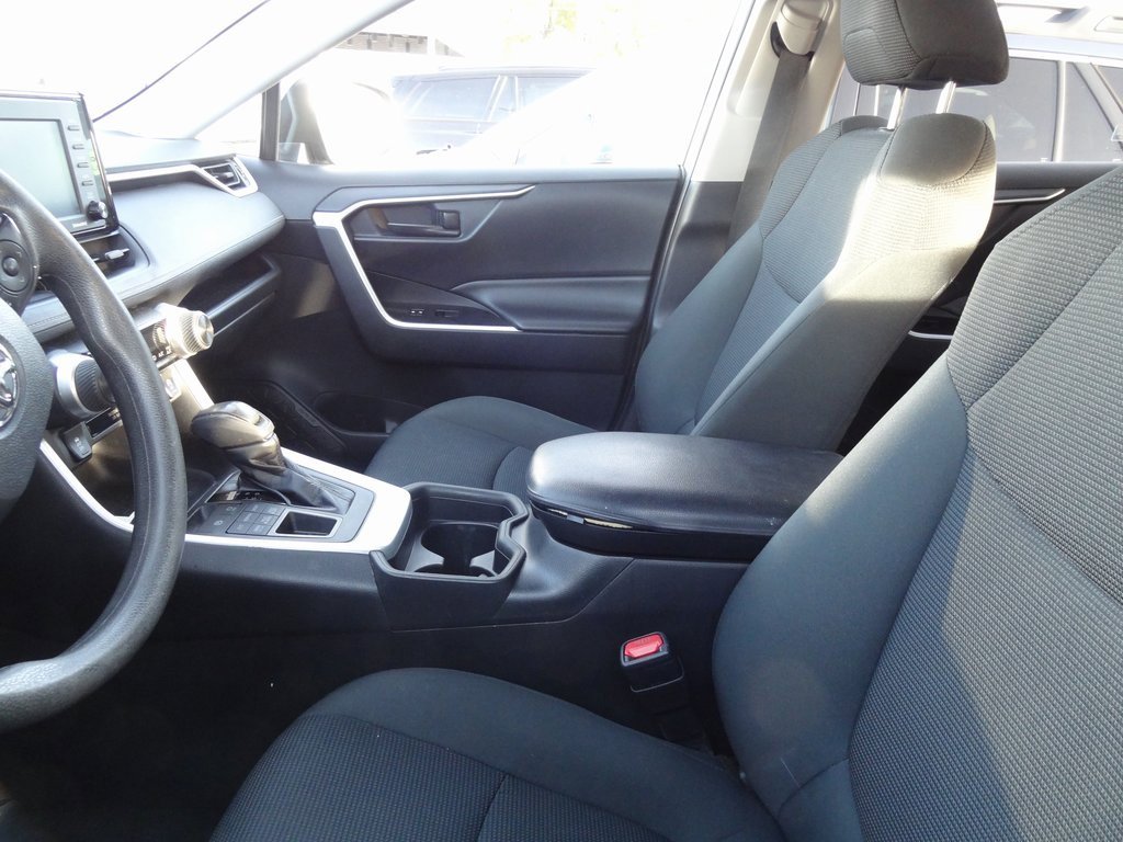 Used 2020 Toyota RAV4 LE image 6