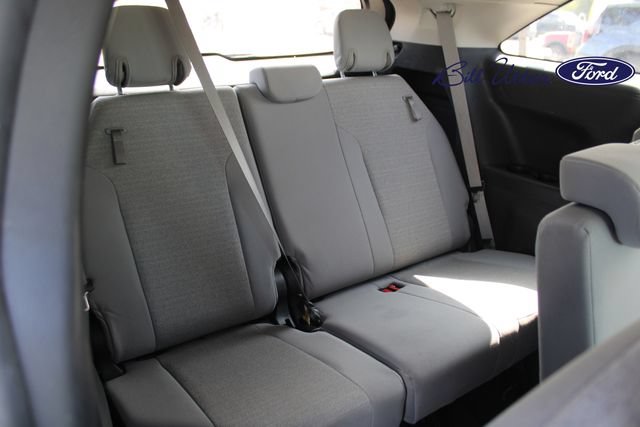 Used 2025 Toyota Sienna LE FWD image 13