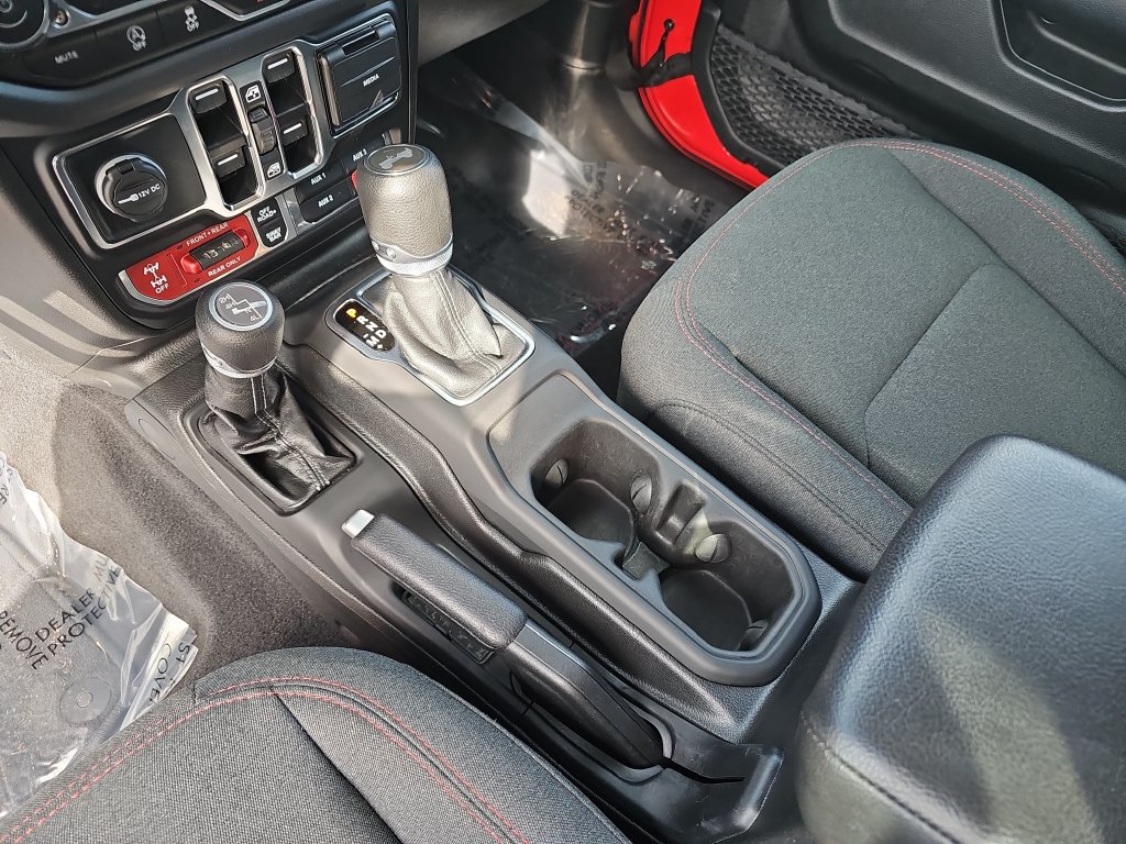 Used 2025 Jeep Wrangler Unlimited Rubicon AWD/4WD image 24