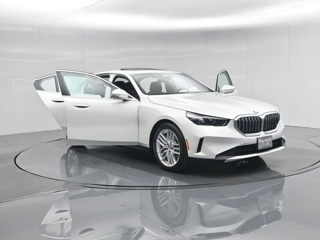 Used 2025 BMW 530i xDrive w/ Premium Package image 35