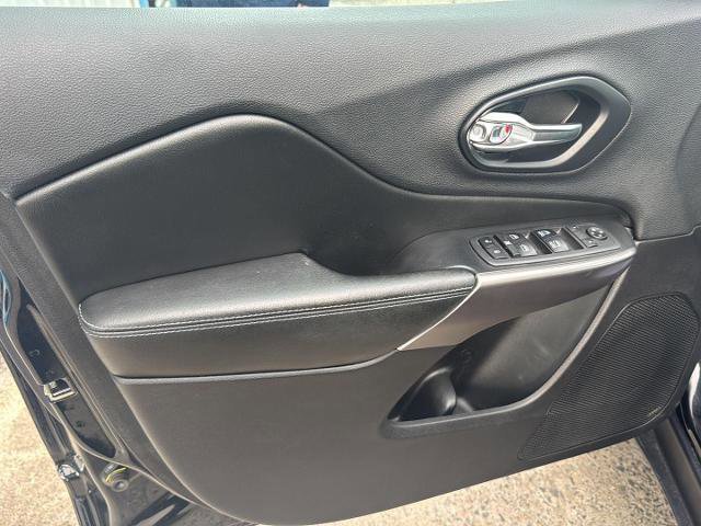 Used 2019 Jeep Cherokee Latitude Plus w/ Comfort/Convenience Group image 10