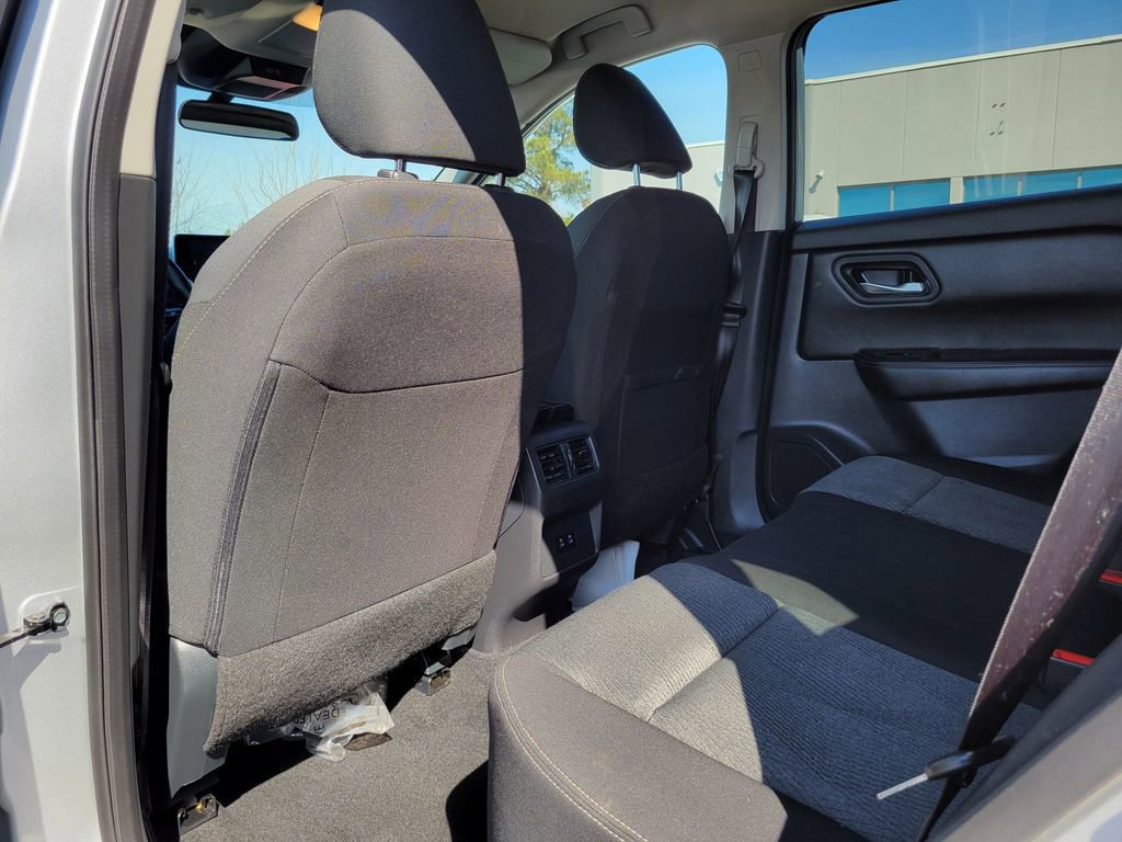 Used 2025 Nissan Rogue SV image 14