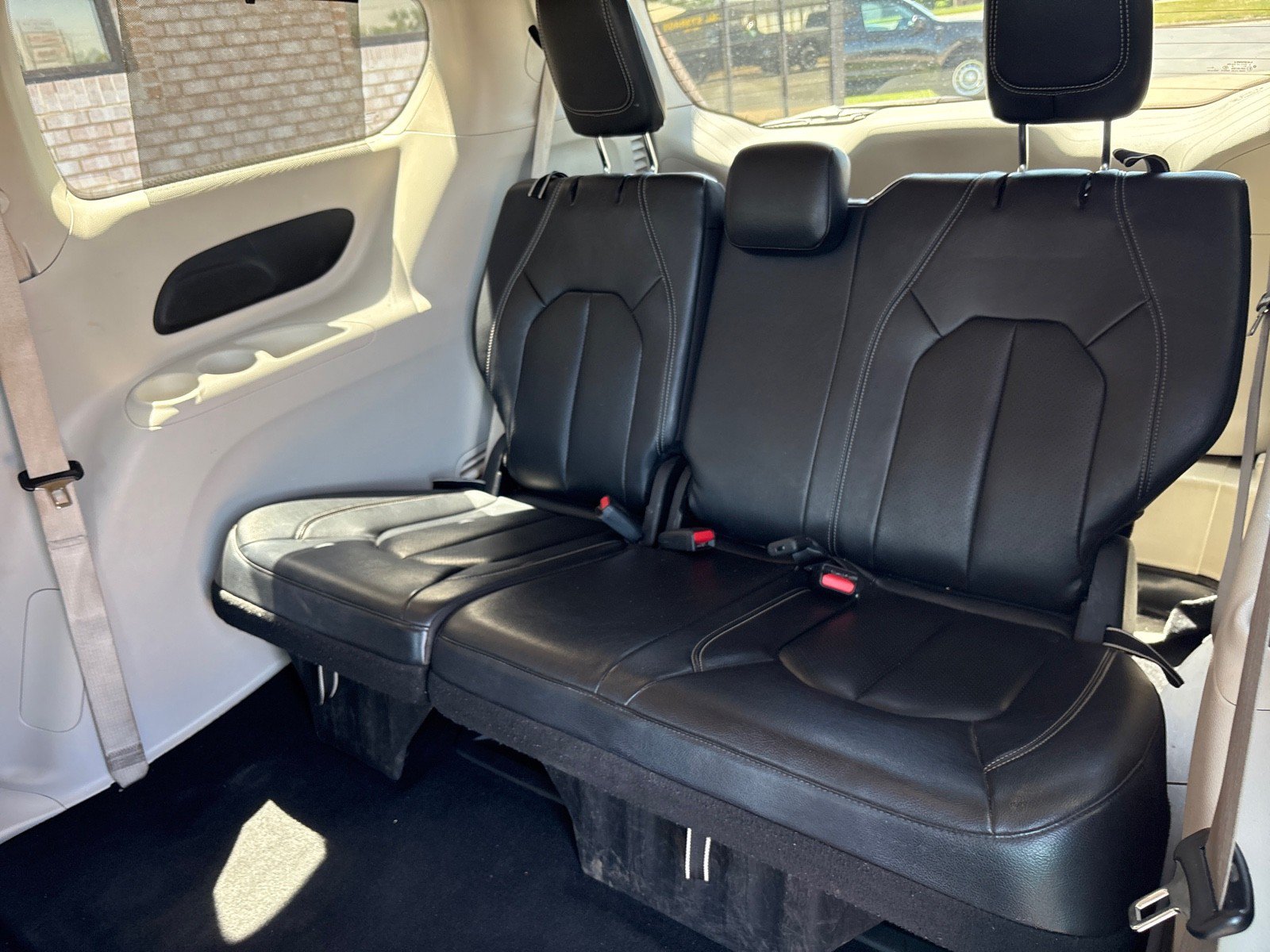 Used 2022 Chrysler Pacifica Touring-L FWD image 5