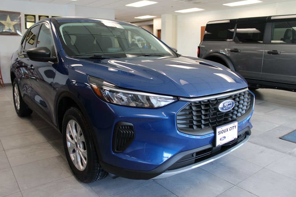 Certified 2023 Ford Escape Active AWD/4WD image 3